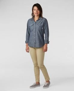 Stio Women's Ashton Chambray Shirt - Past Season -Stio Sales Shop W Ashton Chambray Shirt Medium Chambray 5 5c578e6f e885 49ba 86b3 571478983ae6